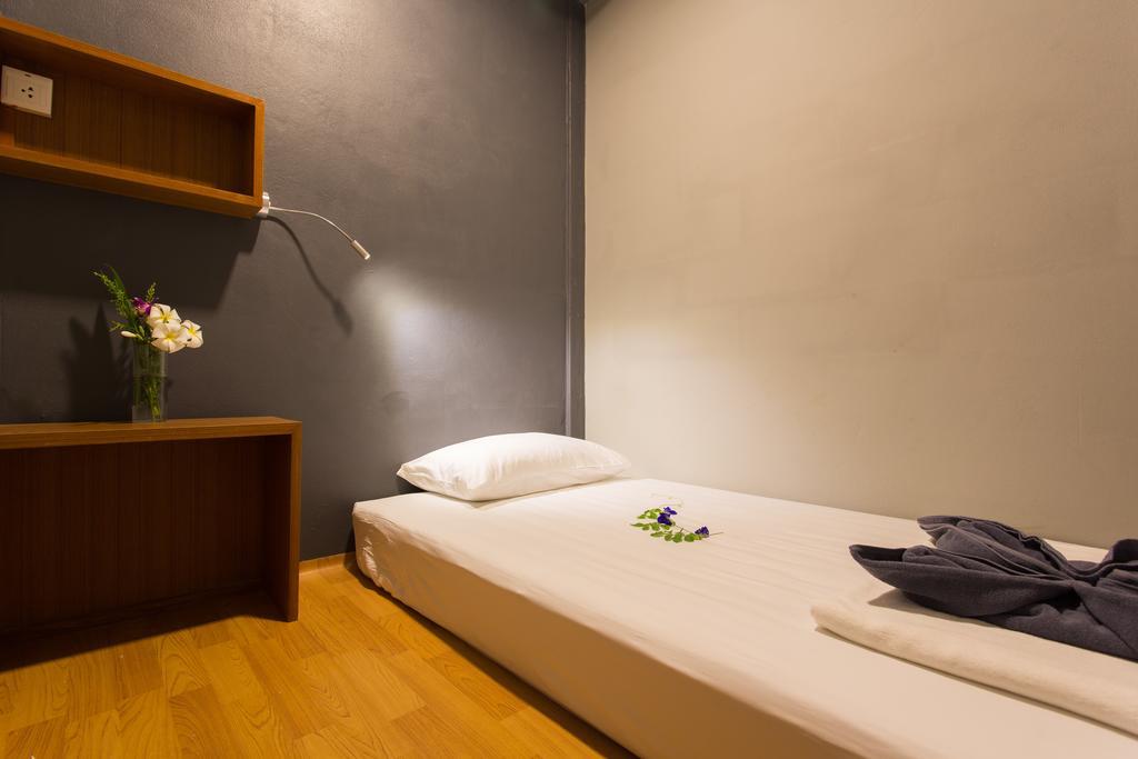 Holiday Station Hostel Krabi town Buitenkant foto