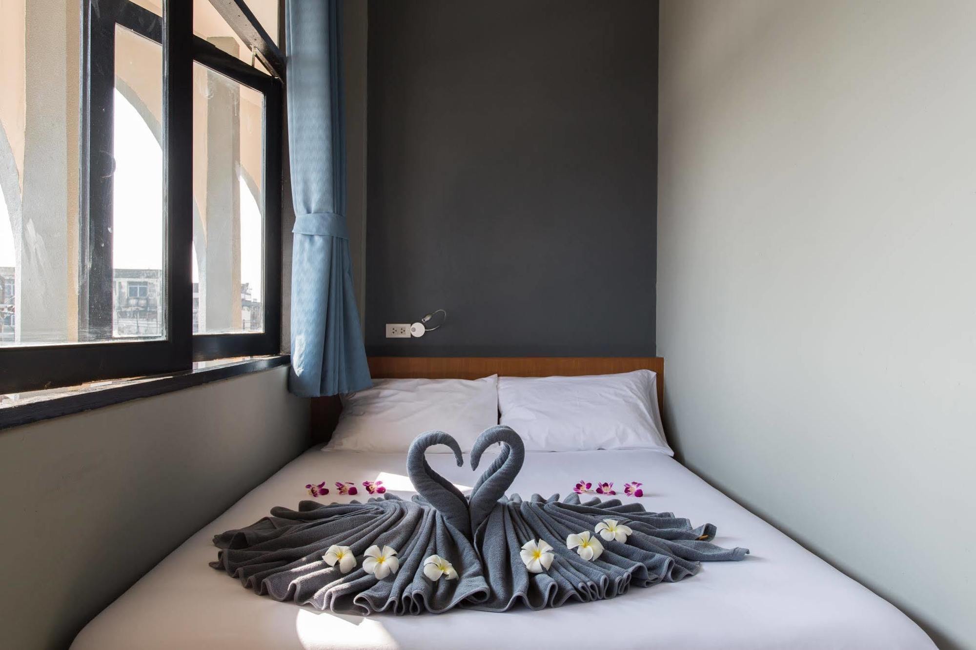 Holiday Station Hostel Krabi town Buitenkant foto
