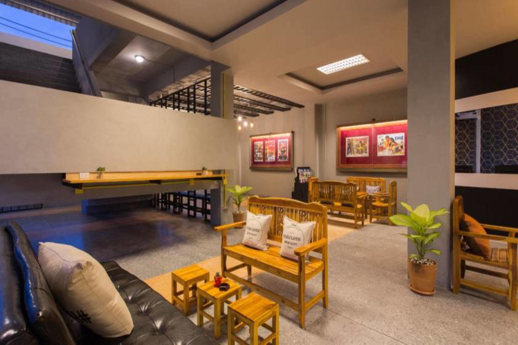 Holiday Station Hostel Krabi town Buitenkant foto