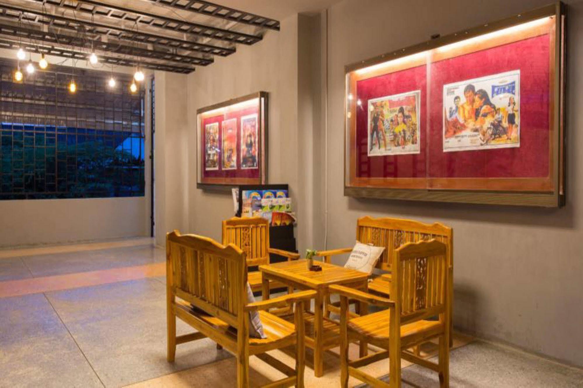 Holiday Station Hostel Krabi town Buitenkant foto
