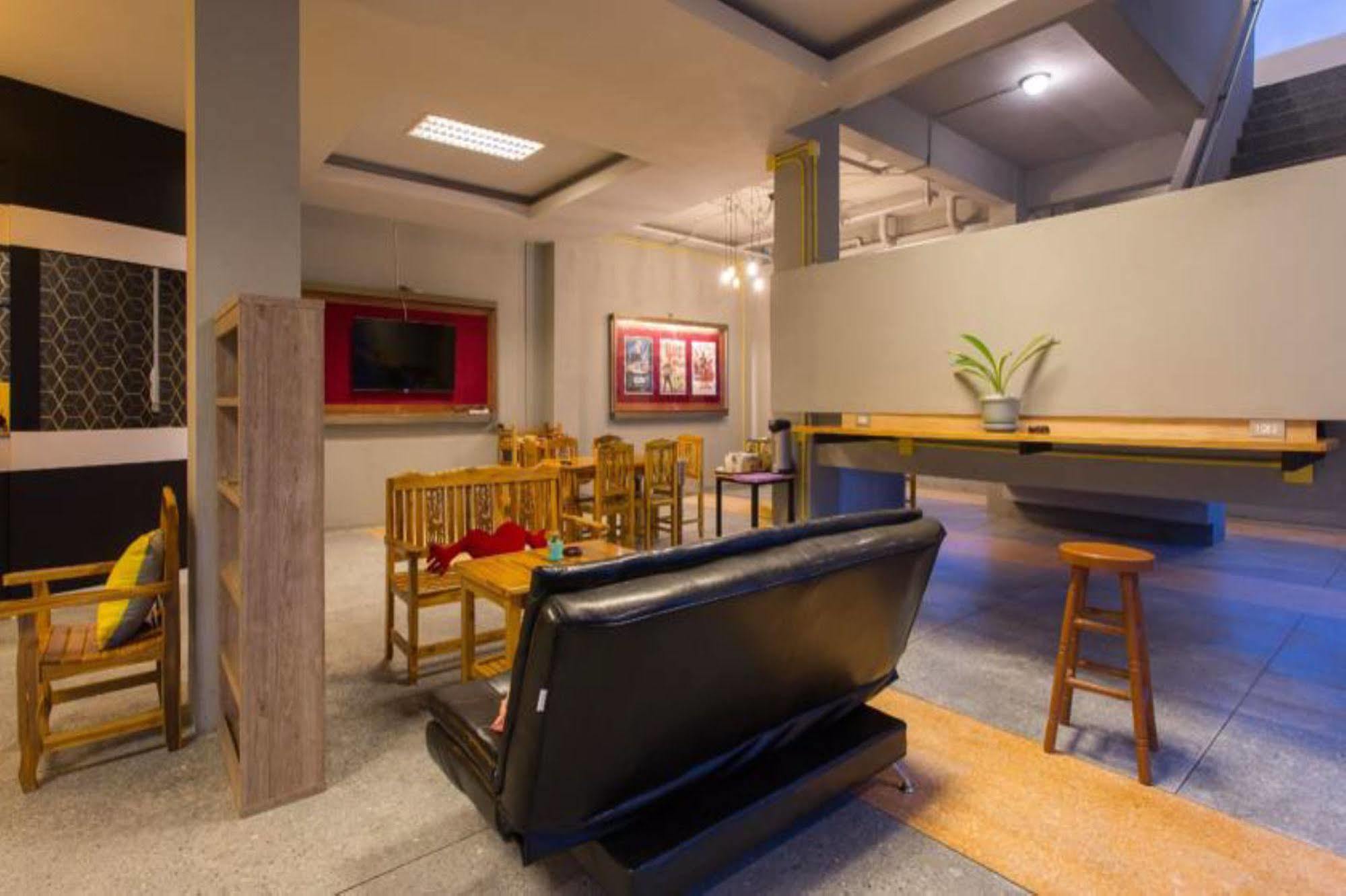 Holiday Station Hostel Krabi town Buitenkant foto