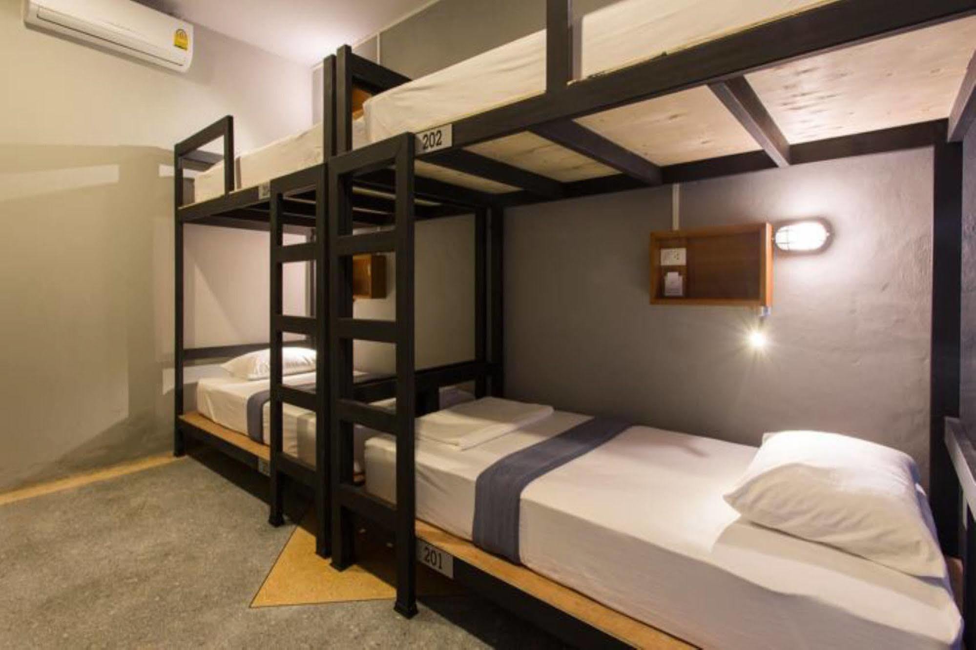 Holiday Station Hostel Krabi town Buitenkant foto