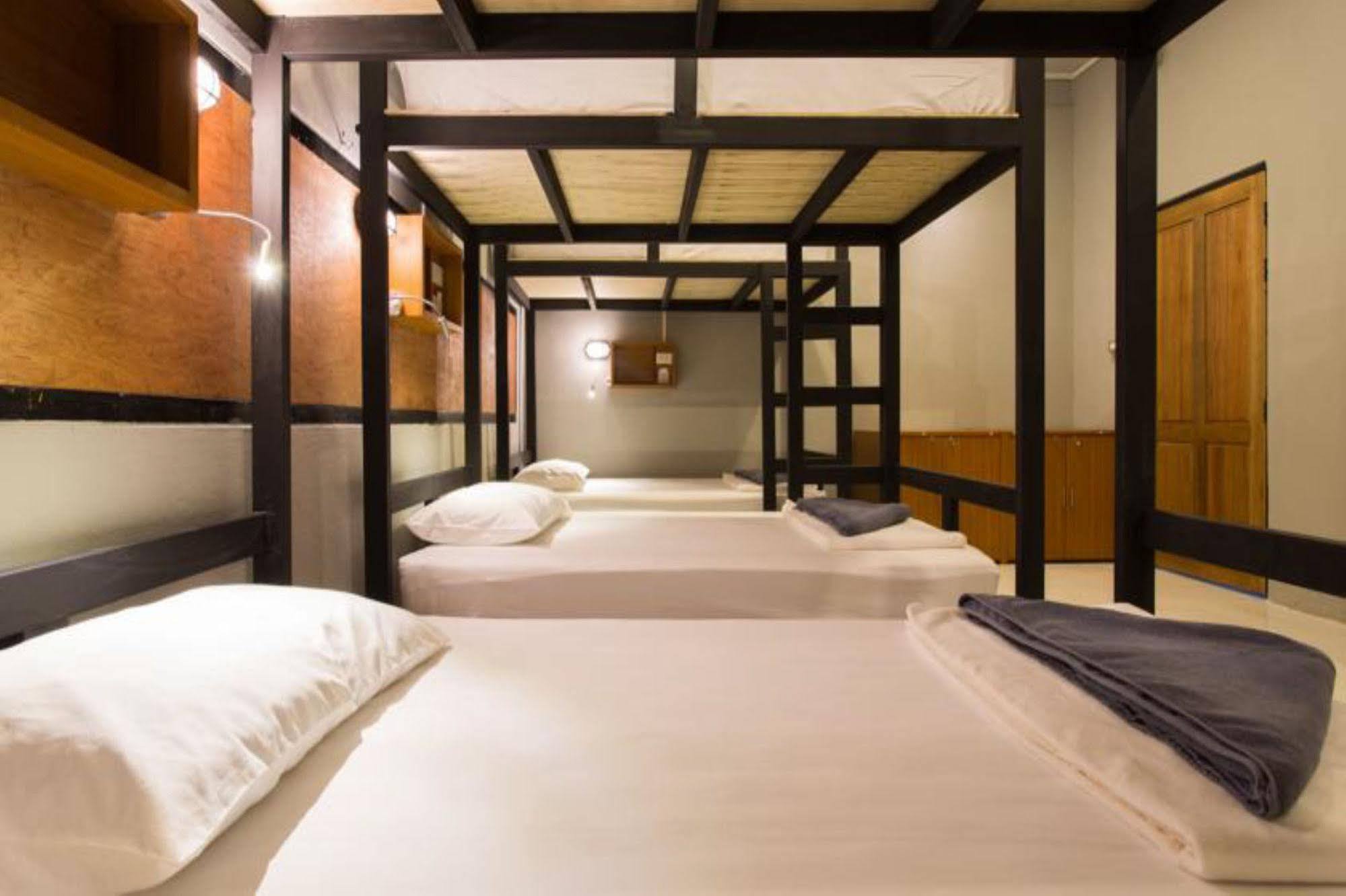 Holiday Station Hostel Krabi town Buitenkant foto