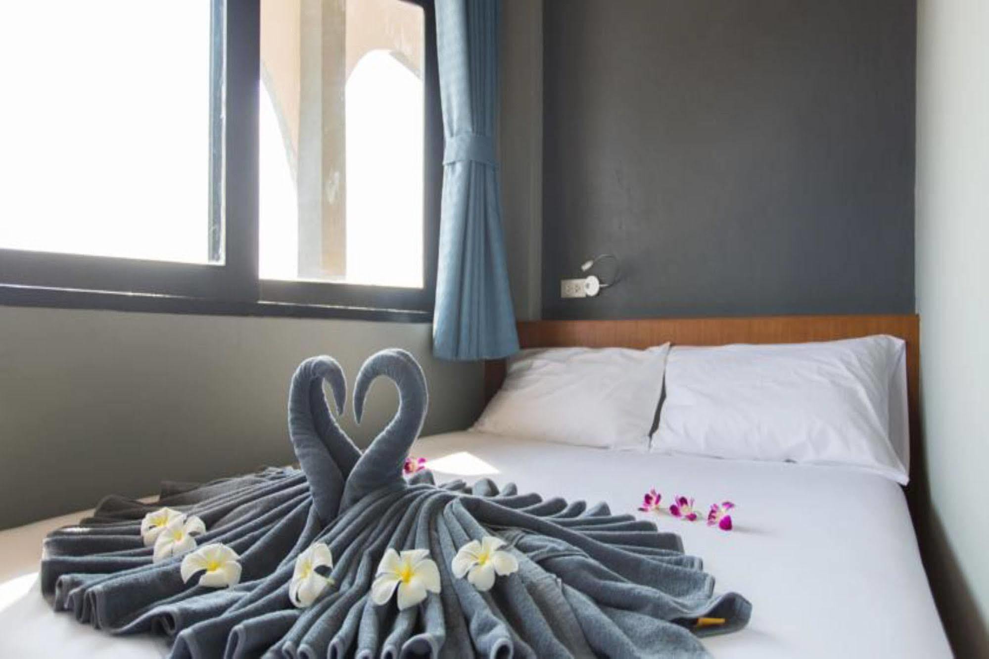 Holiday Station Hostel Krabi town Buitenkant foto