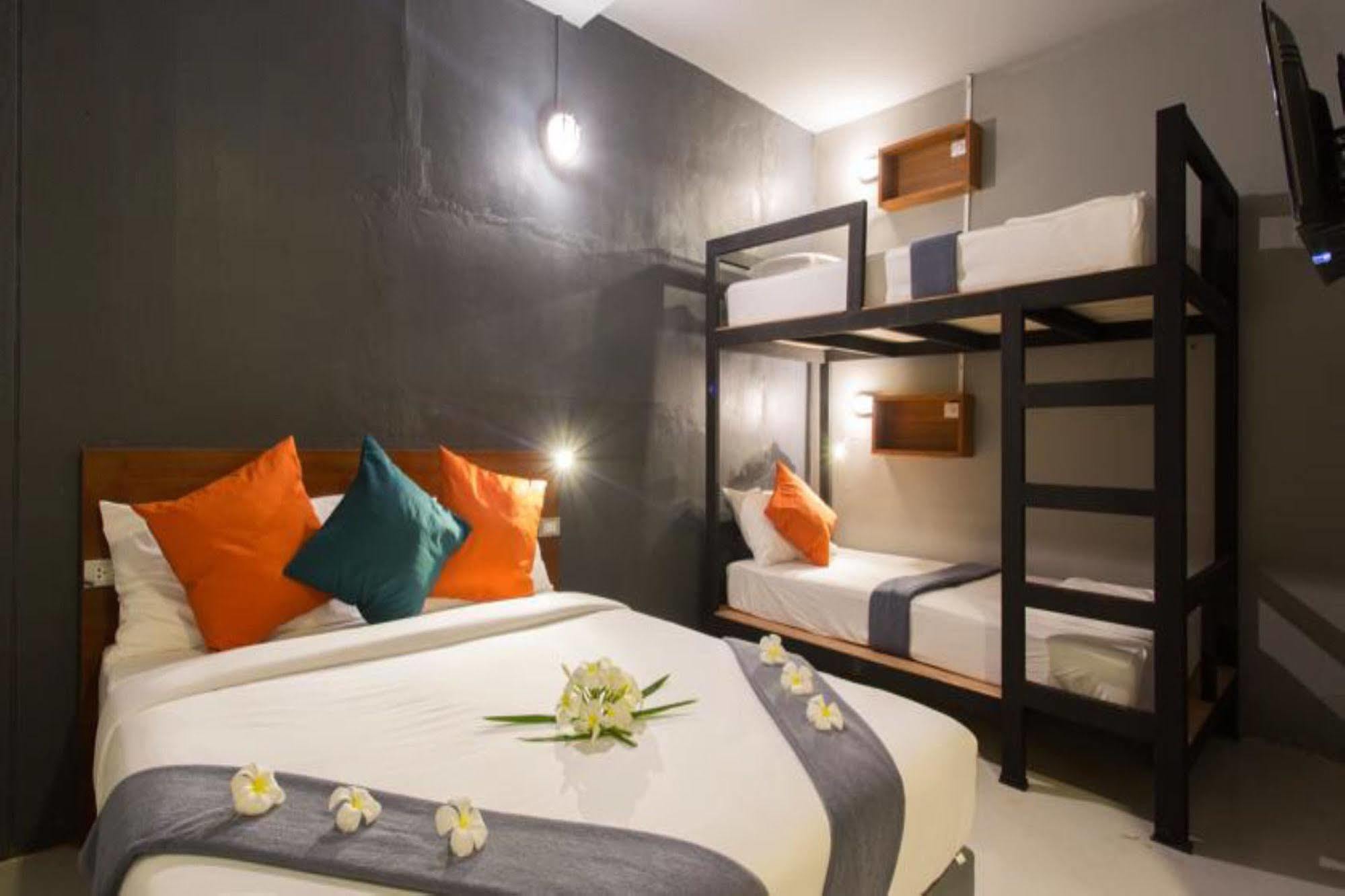 Holiday Station Hostel Krabi town Buitenkant foto