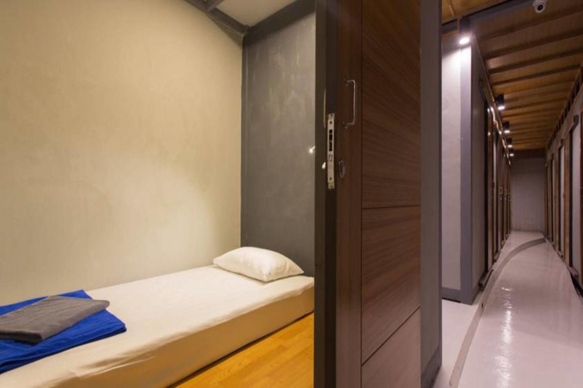 Holiday Station Hostel Krabi town Buitenkant foto
