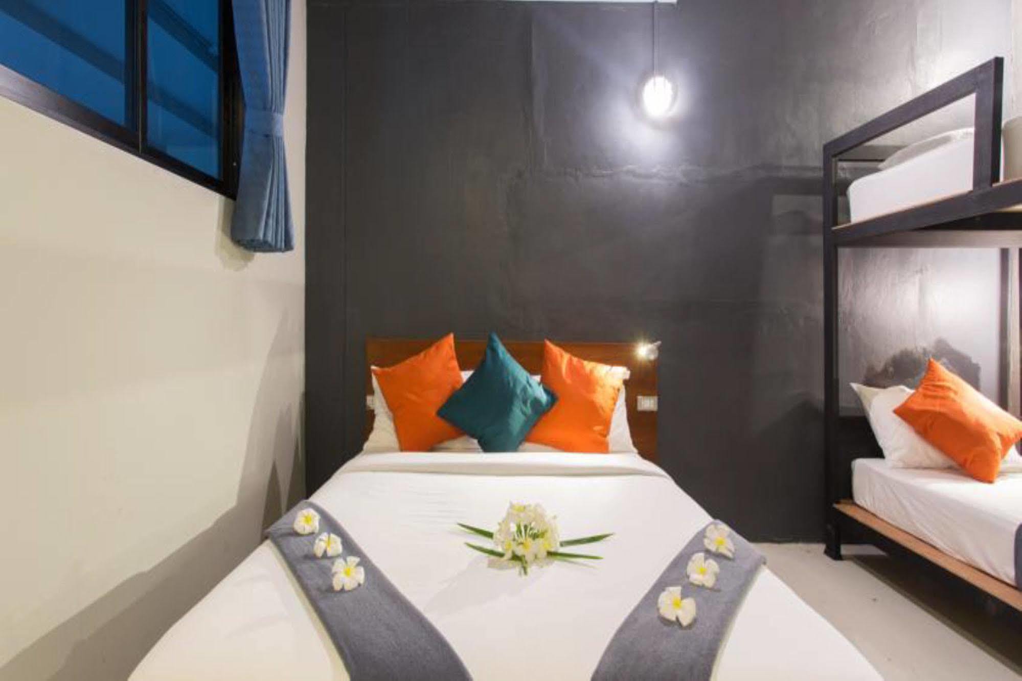 Holiday Station Hostel Krabi town Buitenkant foto