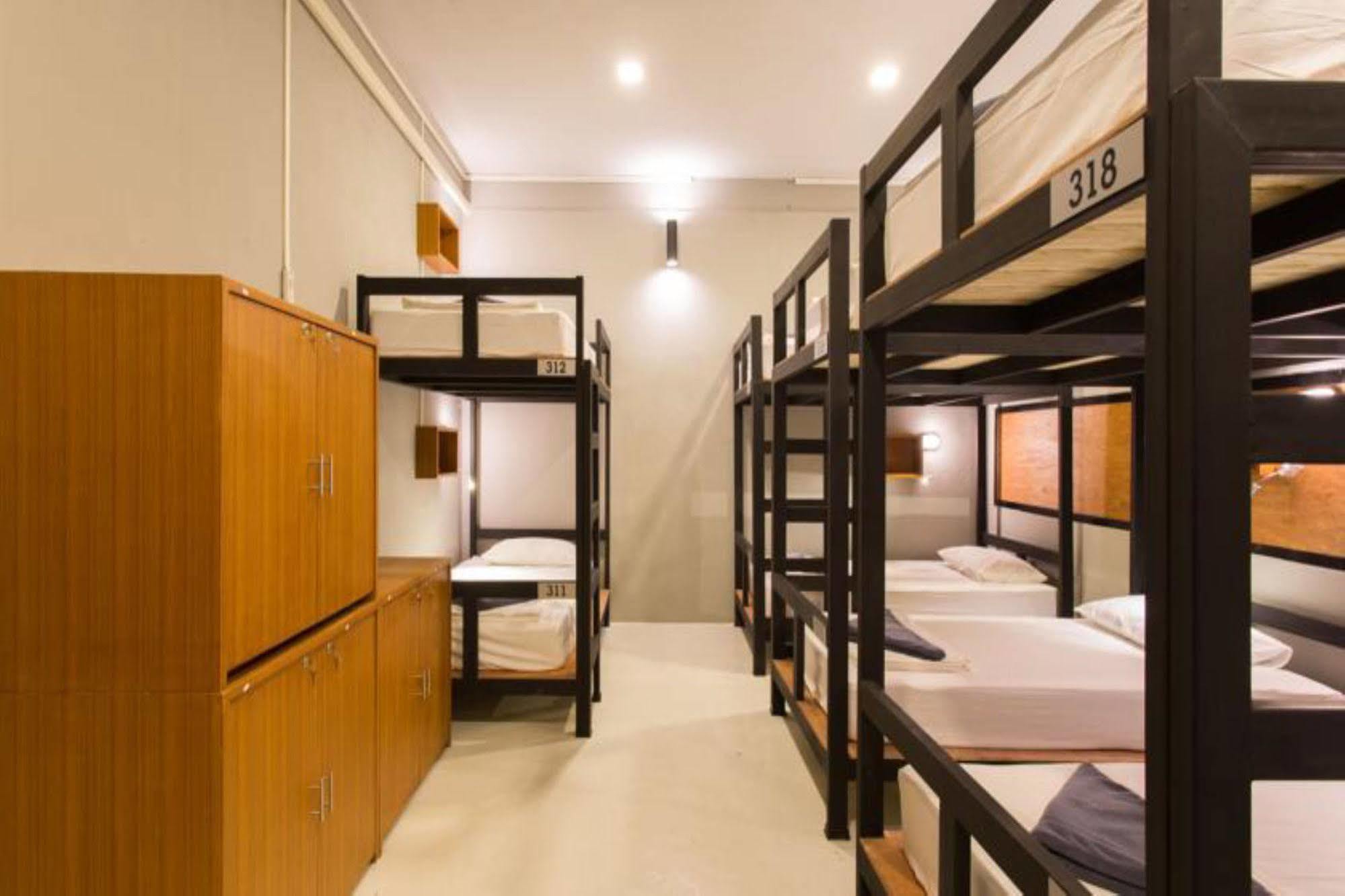Holiday Station Hostel Krabi town Buitenkant foto