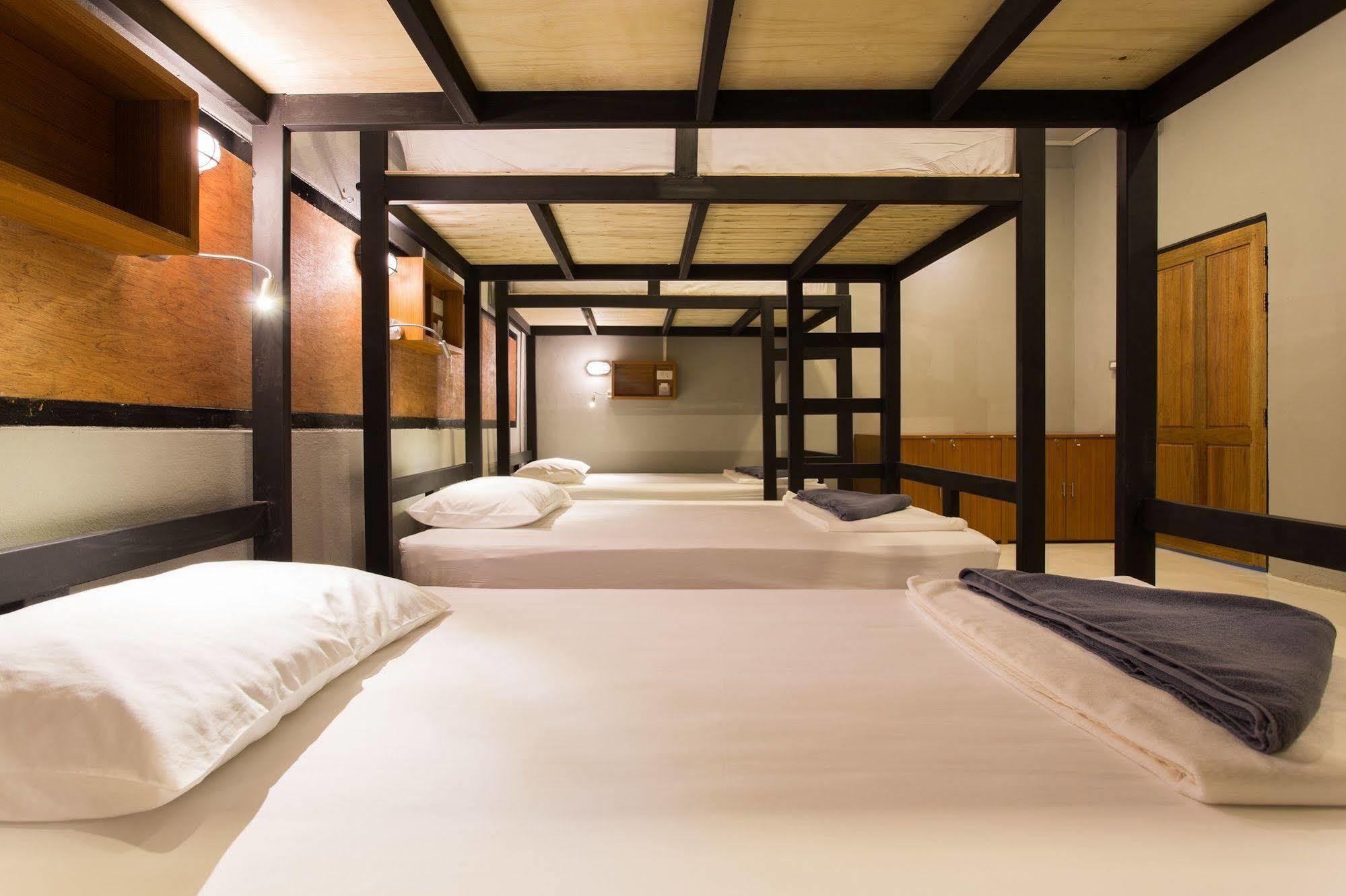 Holiday Station Hostel Krabi town Buitenkant foto
