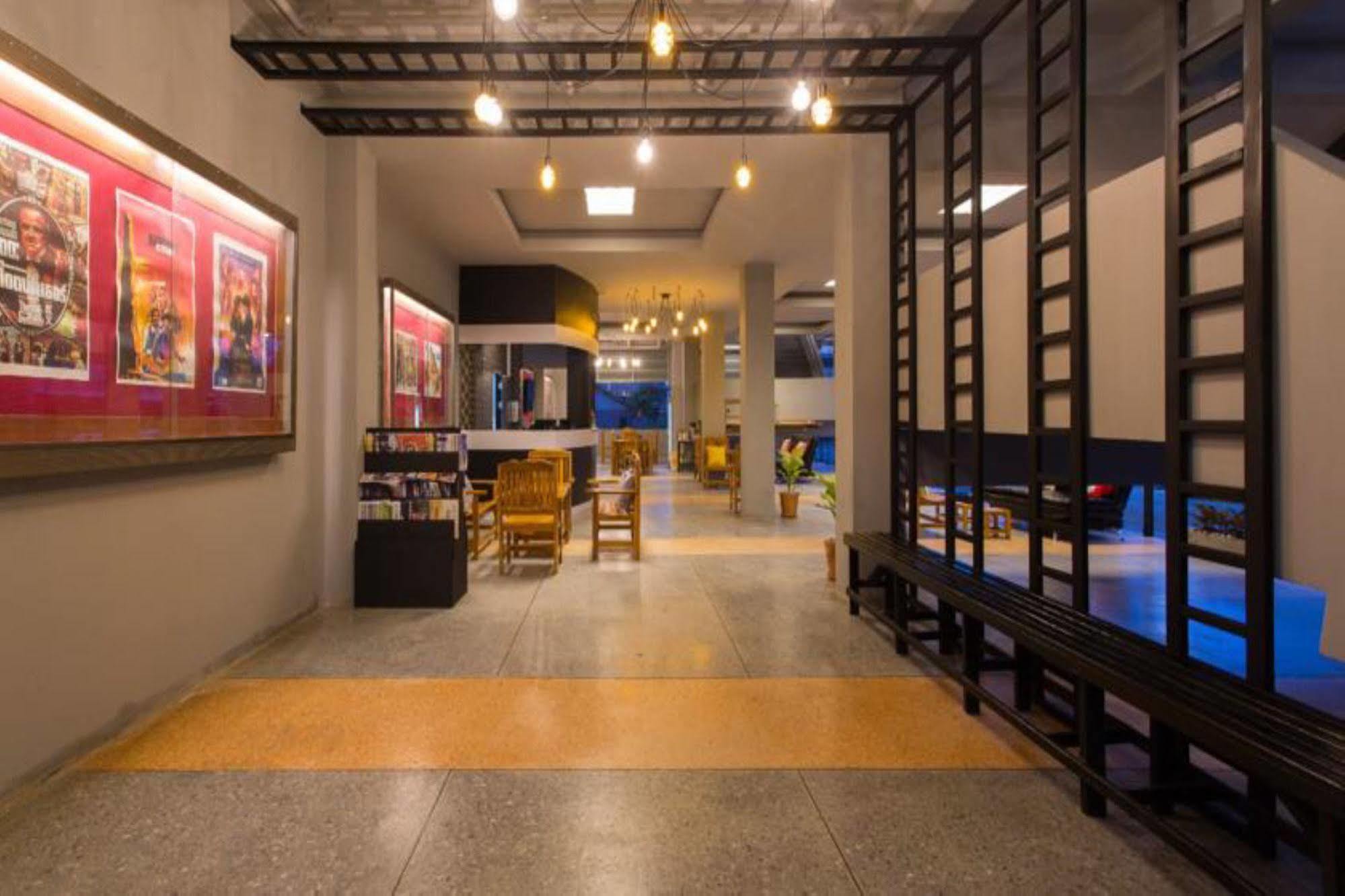 Holiday Station Hostel Krabi town Buitenkant foto