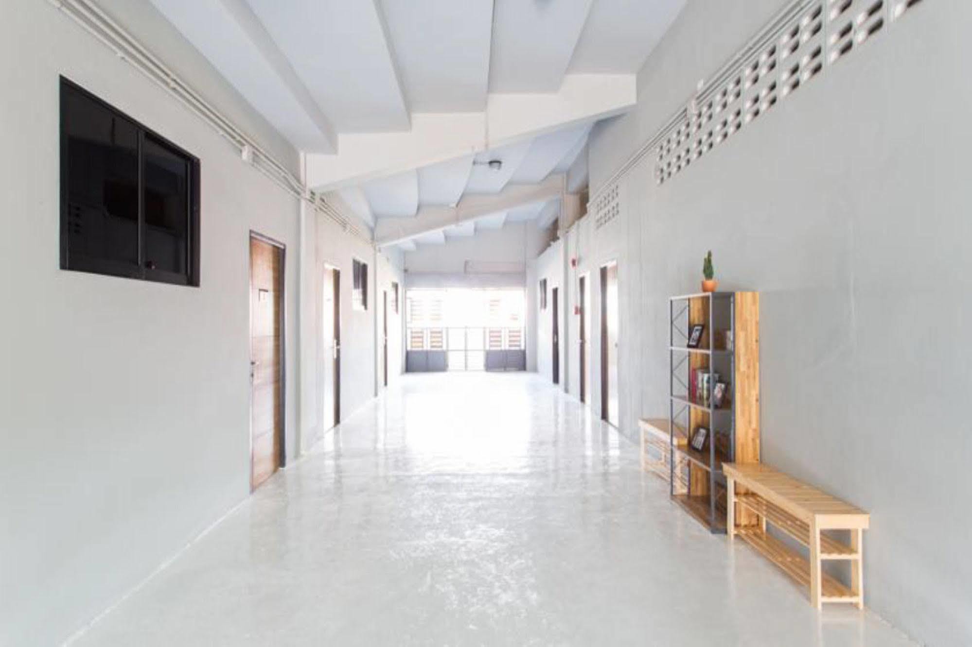 Holiday Station Hostel Krabi town Buitenkant foto